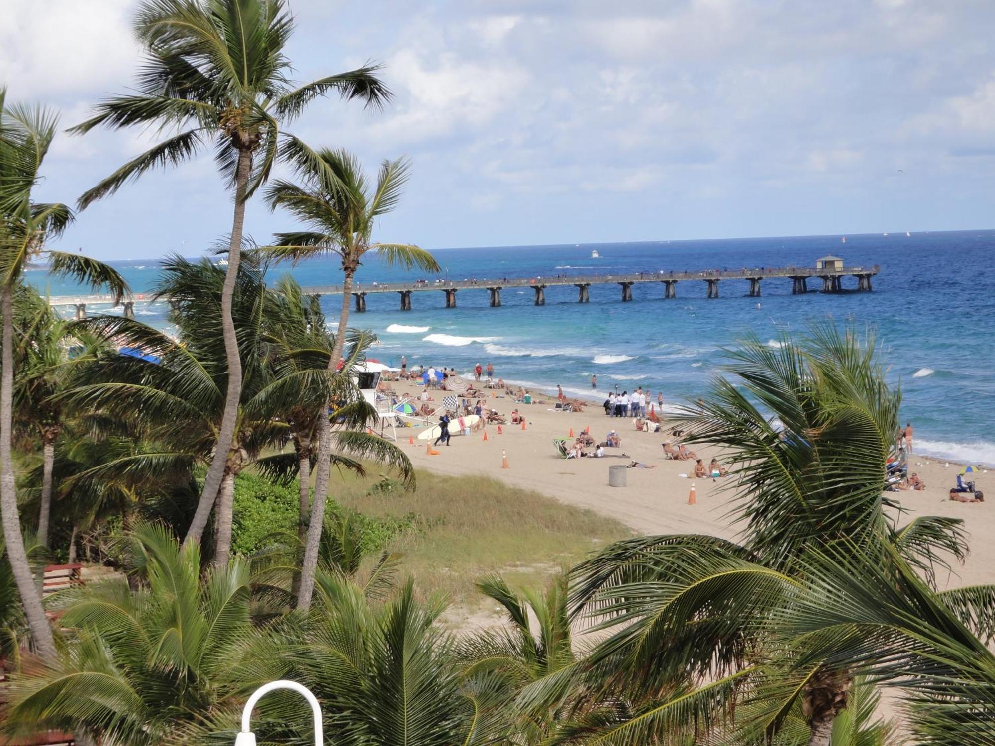 Hotel Oceans Beach &